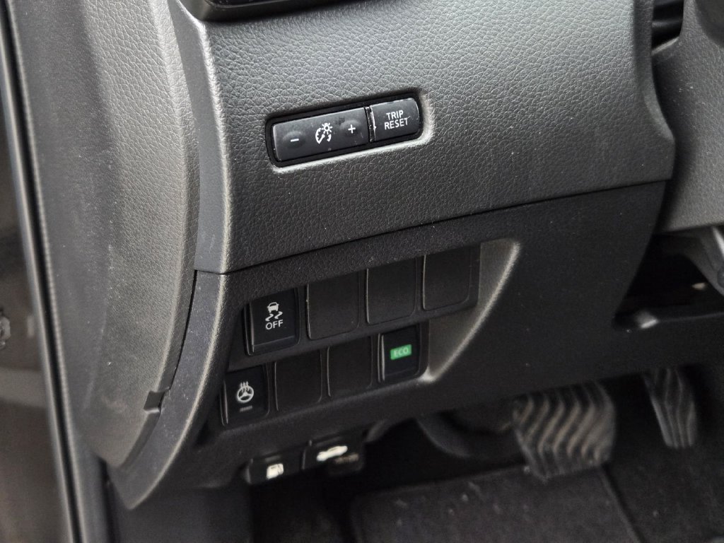 Used 2018 Nissan Rogue Sport SL FWD image 17