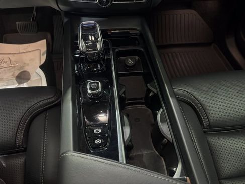 Used 2023 Volvo XC60 B6 Ultimate w/ Climate Package image 21