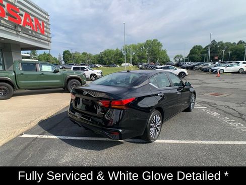 Used 2025 Nissan Altima 2.5 SV AWD/4WD image 3