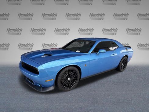 Used 2015 Dodge Challenger R/T Scat Pack RWD image 4