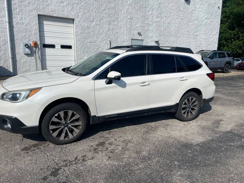 Used 2017 Subaru Outback 2.5i Limited AWD/4WD image 2
