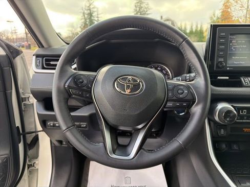 Used 2022 Toyota RAV4 XLE Premium image 24