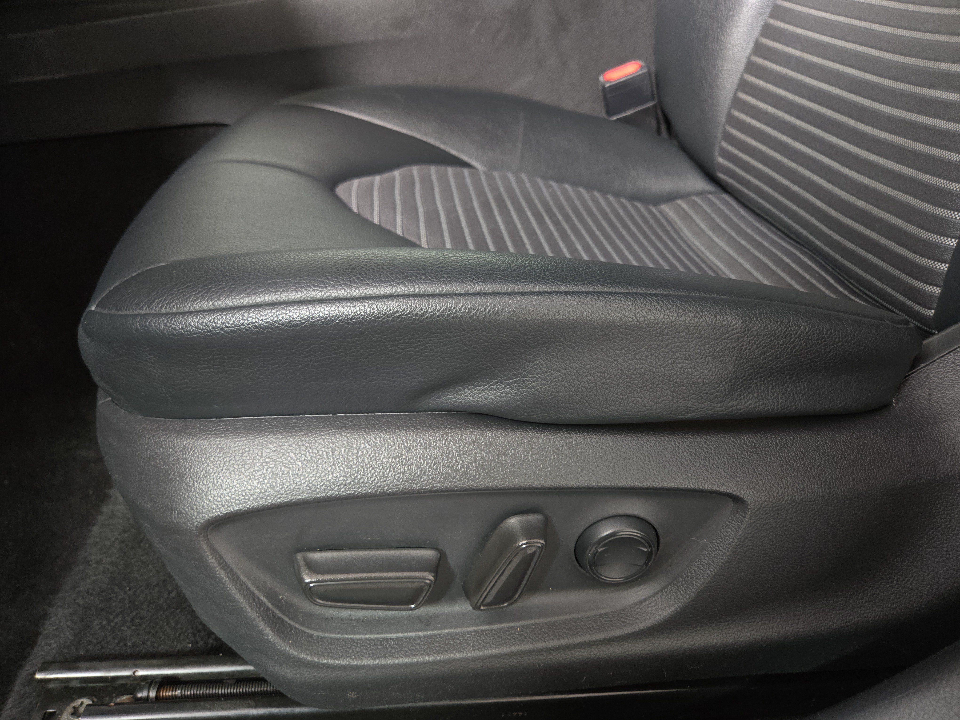 Used 2022 Toyota Camry SE FWD image 29