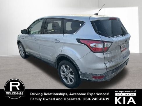 Used 2017 Ford Escape SE image 3