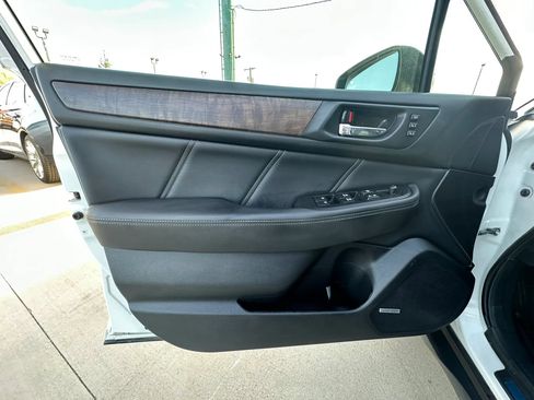 Used 2018 Subaru Outback 3.6R Limited AWD/4WD image 34