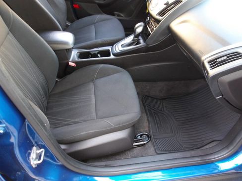 Used 2018 Ford Focus SE w/ Cold Weather Package FWD image 36