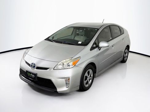 Used 2015 Toyota Prius Four FWD image 3
