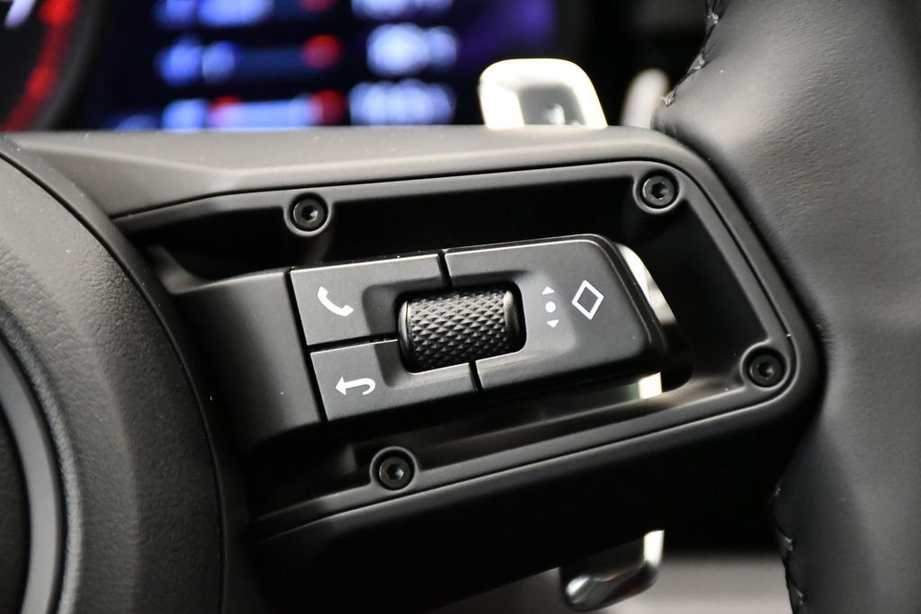 Certified 2026 Porsche Macan AWD/4WD image 28