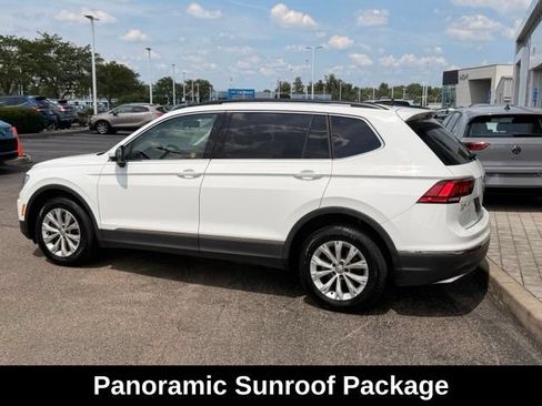 Used 2018 Volkswagen Tiguan SE w/ Panoramic Sunroof Package FWD image 2