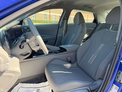 Used 2024 Hyundai Elantra SEL image 5