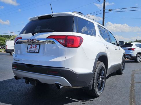 Used 2019 GMC Acadia SLT w/ LPO, Floor Liner Package FWD image 2