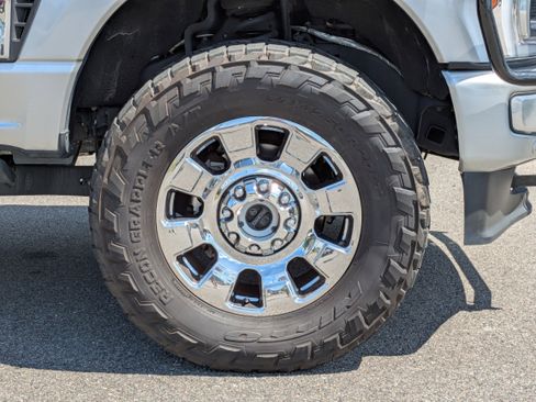 Used 2024 Ford F350 Platinum image 11