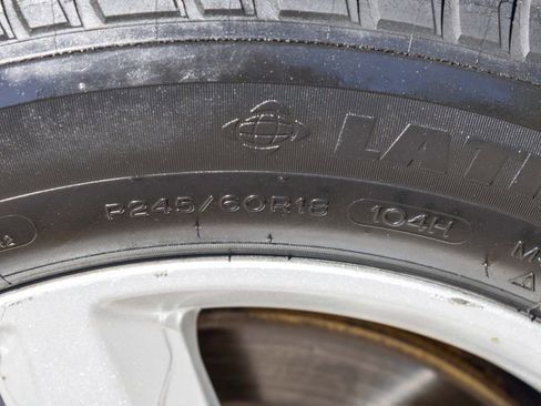 Used 2018 Ford Explorer XLT w/ Equipment Group 201A image 9