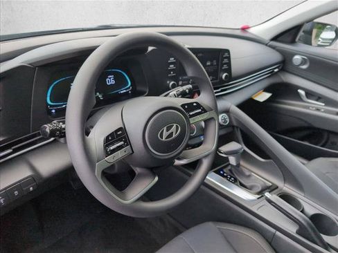 New 2026 Hyundai Elantra SE FWD image 3