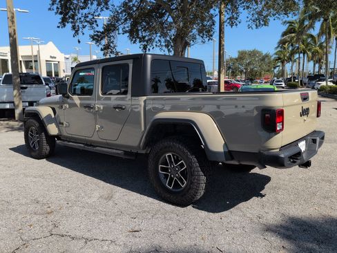 Used 2022 Jeep Gladiator Sport AWD/4WD image 7