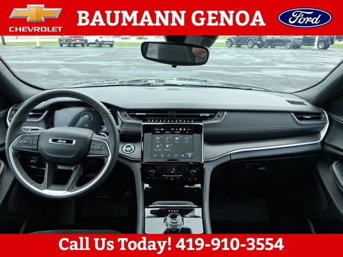 Used 2023 Jeep Grand Cherokee Altitude AWD/4WD image 15