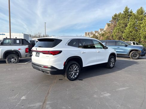 Used 2025 Buick Enclave Preferred image 3