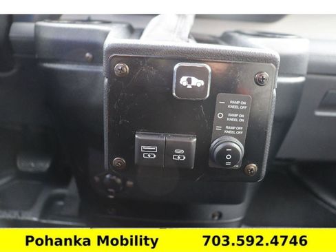 Used 2021 Toyota Sienna XLE w/ XLE Plus Package FWD image 16