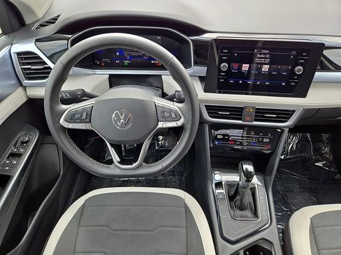 Used 2026 Volkswagen Taos SE image 17