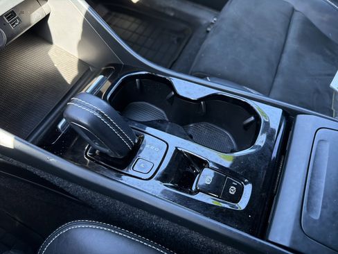 Used 2021 Volvo XC40 T5 R-Design w/ Climate Package image 21