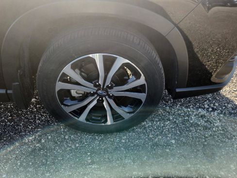 Used 2023 Subaru Forester Limited image 2