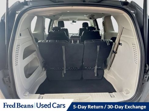 Used 2023 Chrysler Pacifica Touring-L FWD image 31
