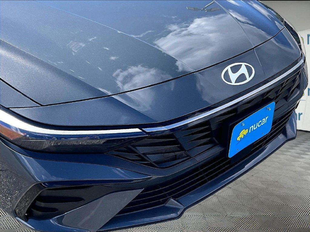 Used 2026 Hyundai Elantra Limited FWD image 32