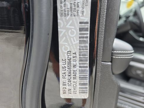 Used 2025 Jeep Grand Cherokee L Altitude AWD/4WD image 35