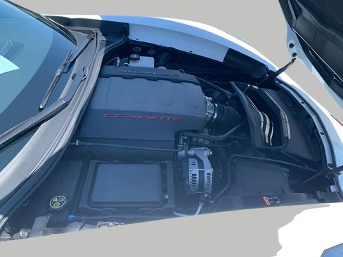 Used 2019 Chevrolet Corvette Stingray Coupe w/ Carbon Flash Badge Package RWD image 32