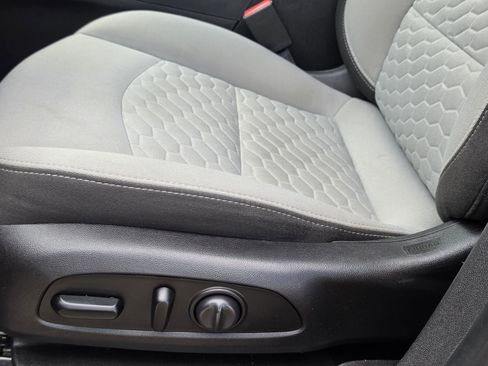 Used 2019 Chevrolet Equinox LS w/ LS Convenience Package image 9