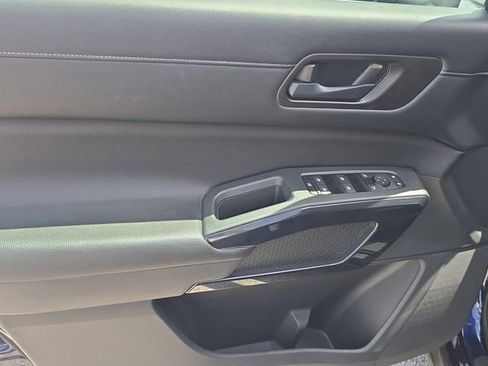 Certified 2024 Nissan Pathfinder SV FWD image 18
