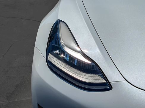 Used 2018 Tesla Model 3 Long Range RWD image 7