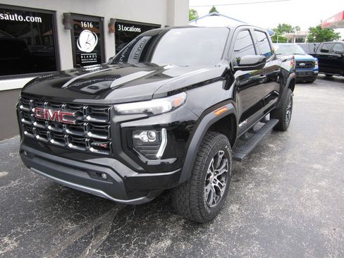 Used 2023 GMC Canyon AT4 w/ AT4 Premium Package AWD/4WD image 2