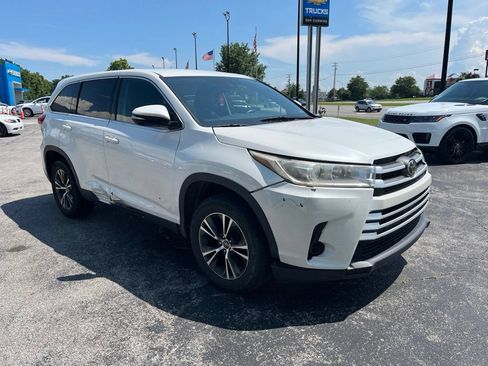 Used 2019 Toyota Highlander LE w/ Carpet Mat Package (TMS) FWD image 2