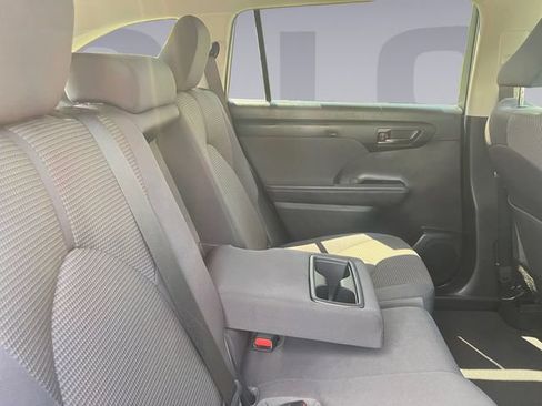 Used 2023 Toyota Highlander LE AWD/4WD image 18