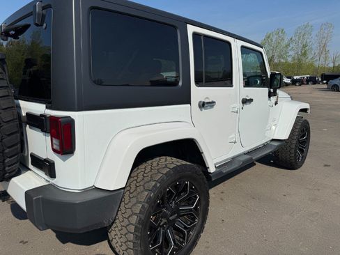 Used 2016 Jeep Wrangler Unlimited Sahara w/ Max Tow Package AWD/4WD image 11