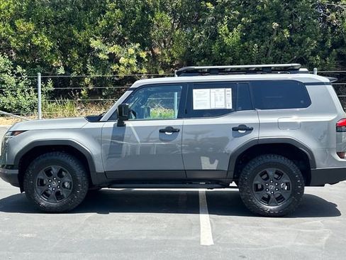 Used 2024 Lexus GX 550 AWD/4WD image 2