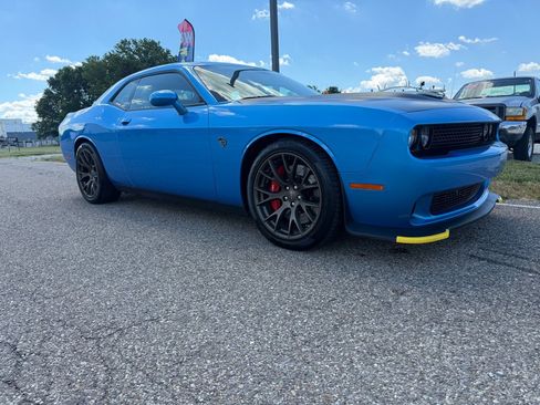 Used 2016 Dodge Challenger SRT Hellcat RWD image 1
