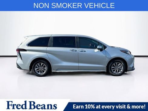 Used 2023 Toyota Sienna LE image 11