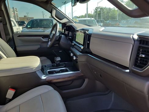 Used 2024 GMC Sierra 1500 SLT w/ SLT Premium Plus Package image 34