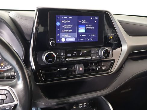 Used 2023 Toyota Highlander LE image 5