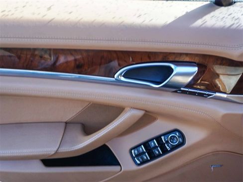 Used 2012 Porsche Panamera S image 18