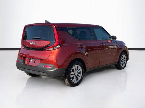 Used 2022 Kia Soul LX image 3