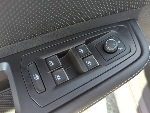 New 2026 Volkswagen Atlas Cross Sport SE image 26