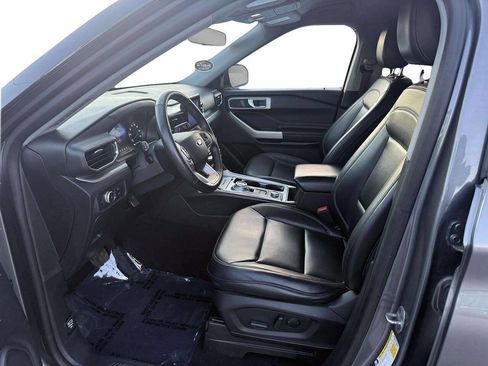 Used 2021 Ford Explorer XLT w/ Equipment Group 202A image 12