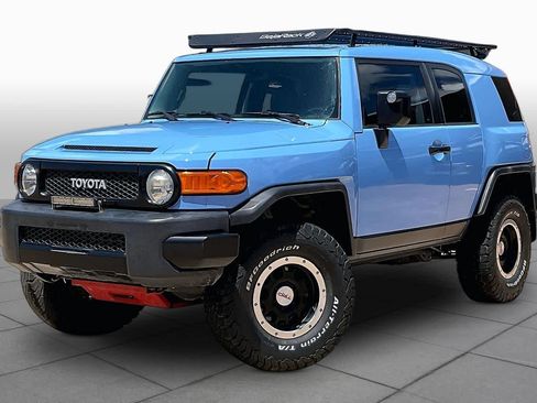 Used 2011 Toyota FJ Cruiser 4WD w/ TRD Sport Pkg image 2