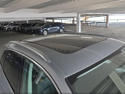 Used 2023 Audi Q5 2.0T Premium w/ Convenience Package image 9