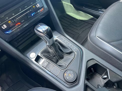 Used 2022 Volkswagen Tiguan SEL R-Line AWD/4WD image 18