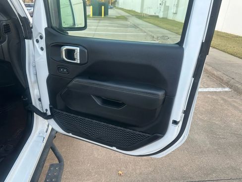 Used 2020 Jeep Gladiator Overland image 20