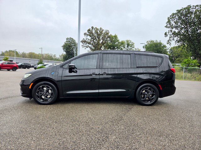 Used 2021 Chrysler Pacifica Limited w/ Uconnect Theater Family Group FWD image 4